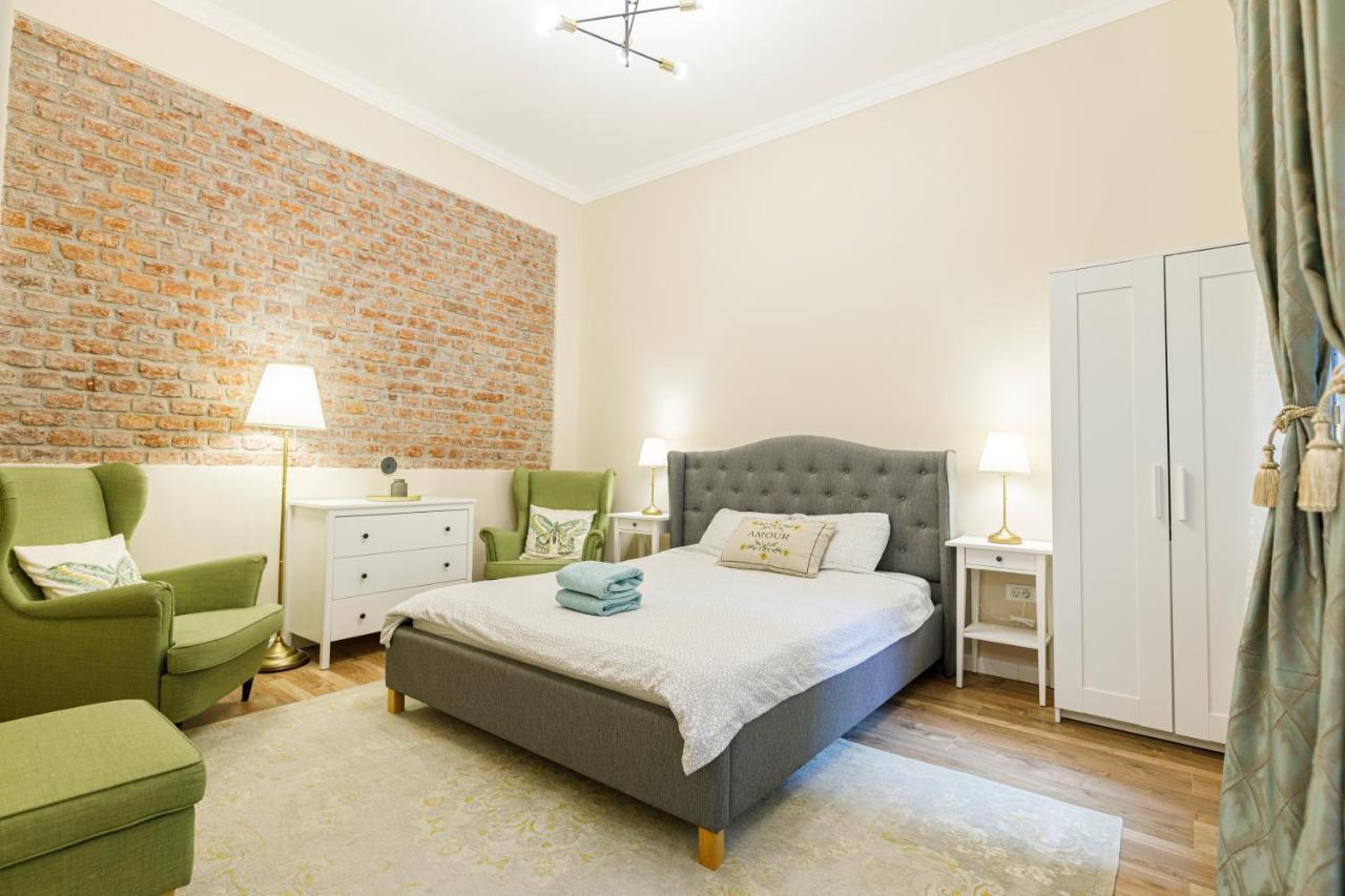 Beautiful Apartment In Heart Of Historical Center Timişoara Exteriör bild