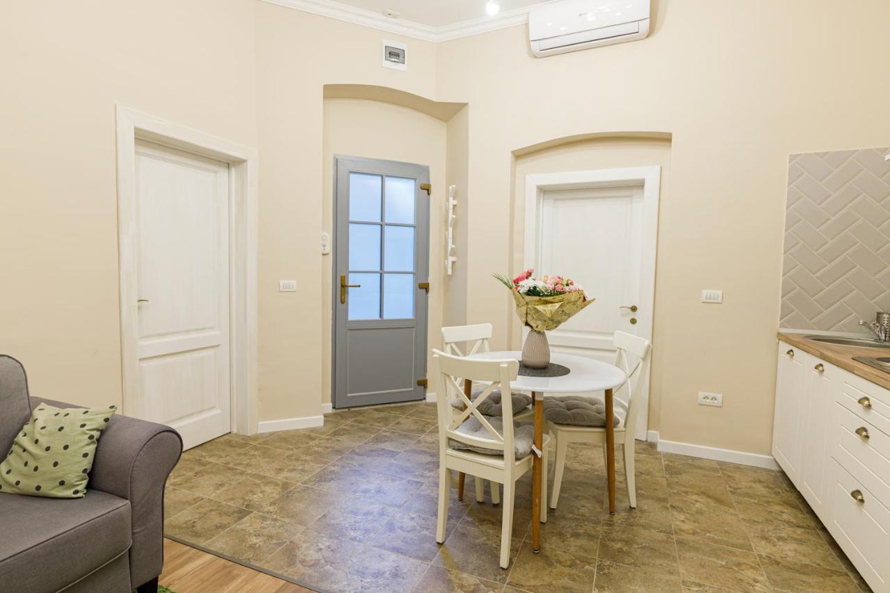 Beautiful Apartment In Heart Of Historical Center Timişoara Exteriör bild