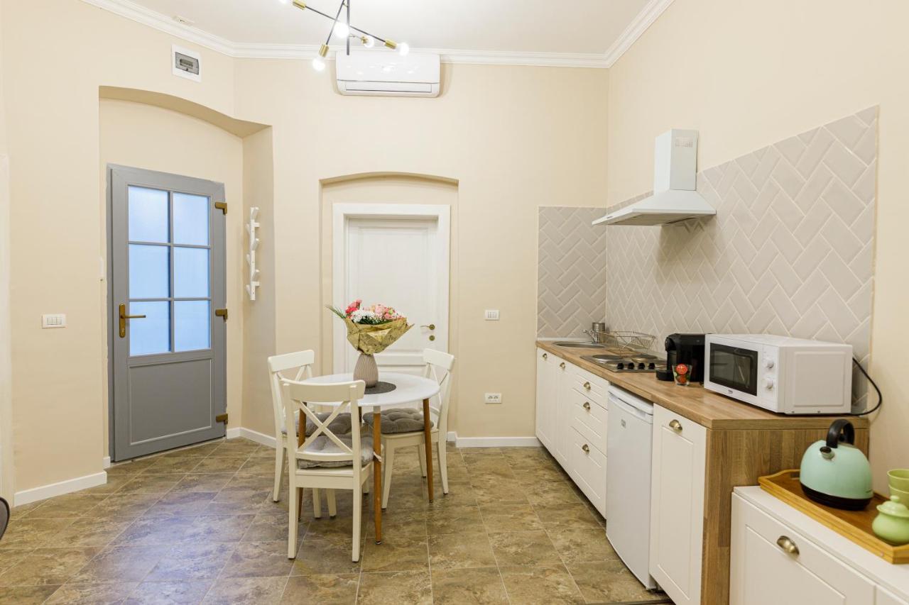 Beautiful Apartment In Heart Of Historical Center Timişoara Exteriör bild